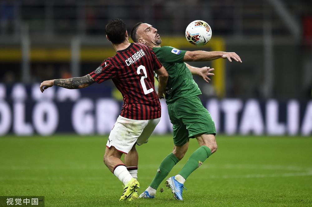 关于西班牙联赛中球队遭遇连败，教练组面临压力的信息