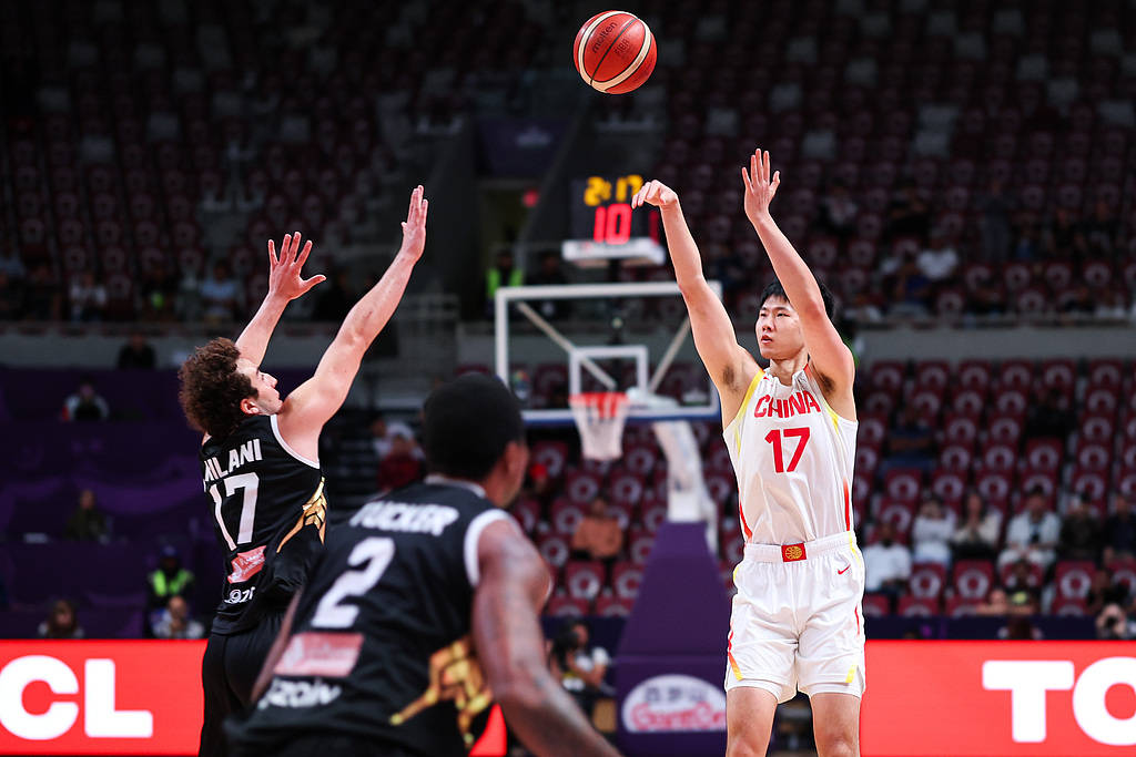 攻守兼顾:球员们将在赛场上全力防守的简单介绍 攻守兼顾:球员们将在赛场上全力防守的简单介绍