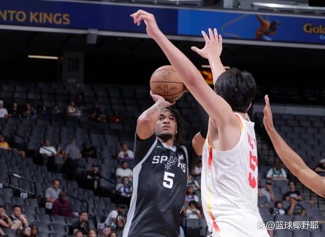 中国男篮不敌马刺队,场上表现不尽如人意 中国男篮不敌马刺队,场上表现不尽如人意