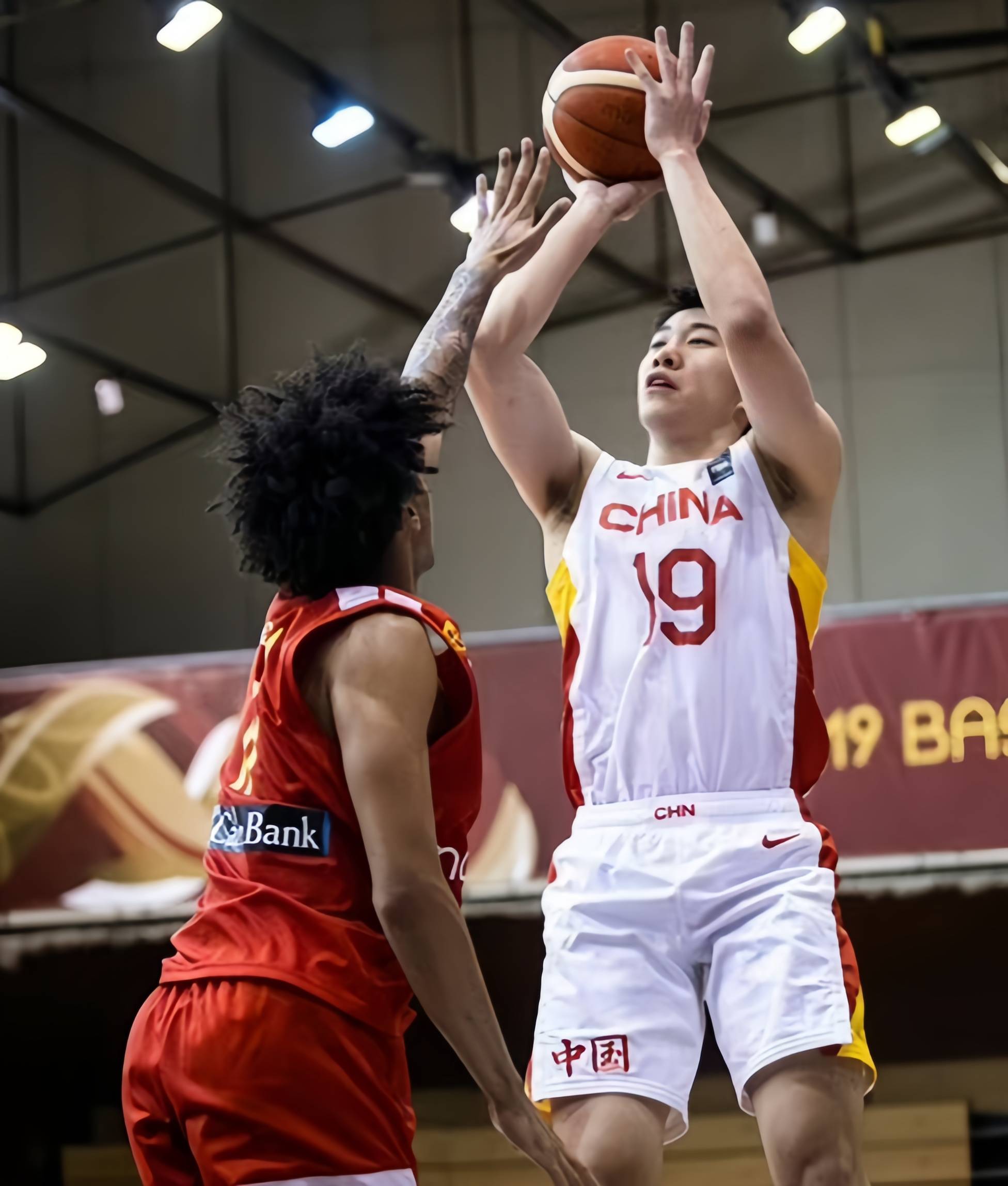 波兰篮球明星在NCAA联赛大放异彩